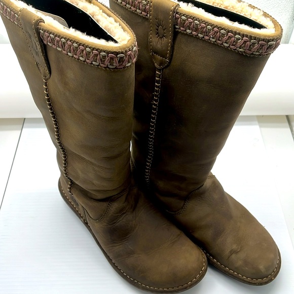 UGG Swell Leather Tall Boots Pull on Sheepskin Lining Brown Size 9 Western Boho - Picture 9 of 17